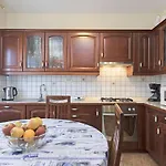 In With Kitchen * Pola