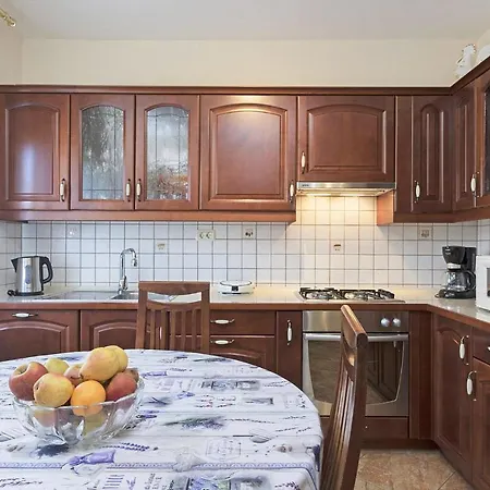4 Bedroom Cozy Apartment In Pula * Pula