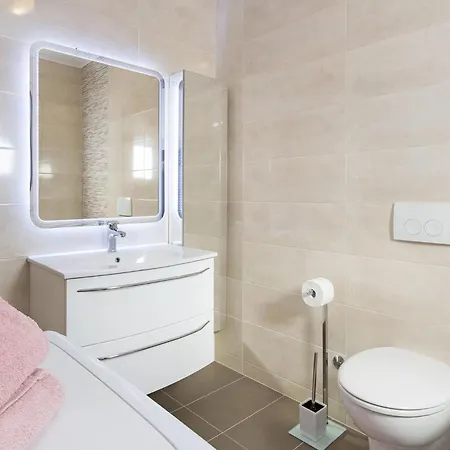 4 Bedroom Cozy Apartment In Pula Appartement