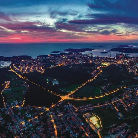 In With Kitchen Appartement Pula