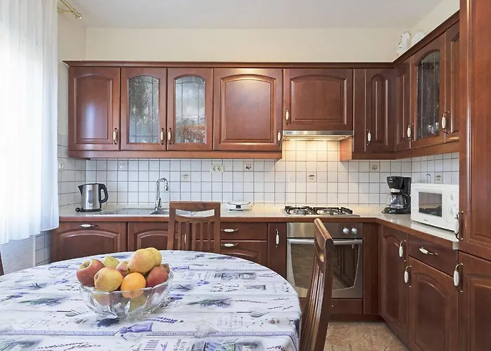 In With Kitchen * Pola