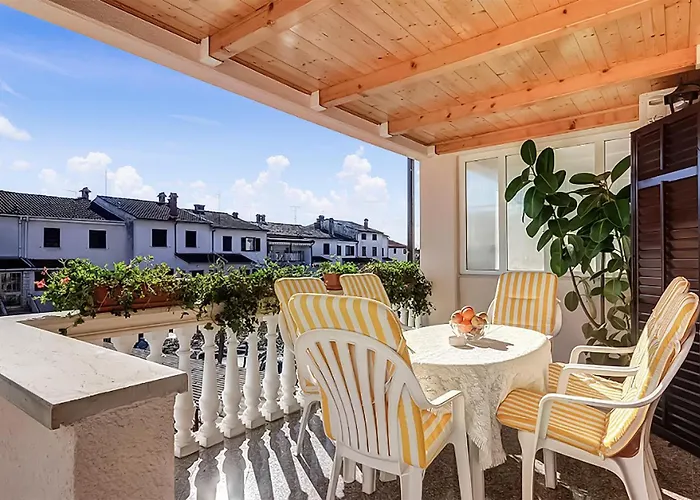 In With Kitchen Pola