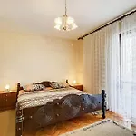 Apartment In With Kitchen Pula
