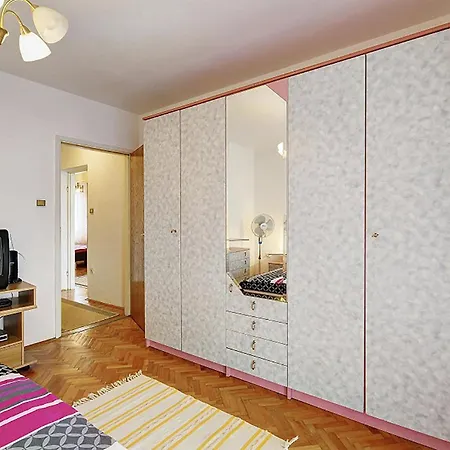 4 Bedroom Cozy Apartment In Pula Daire Pula