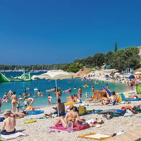 4 Bedroom Cozy Apartment In Pula Daire
