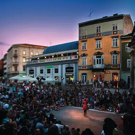 In With Kitchen Апартаменты *