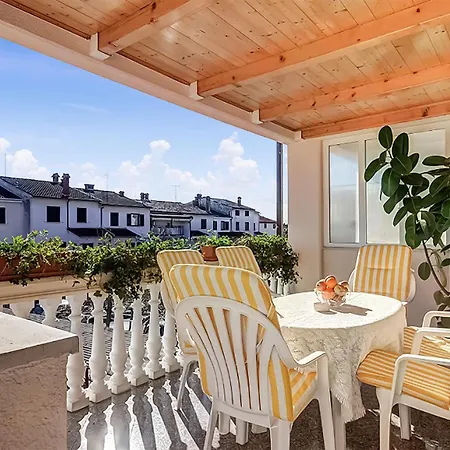 4 Bedroom Cozy In Pula