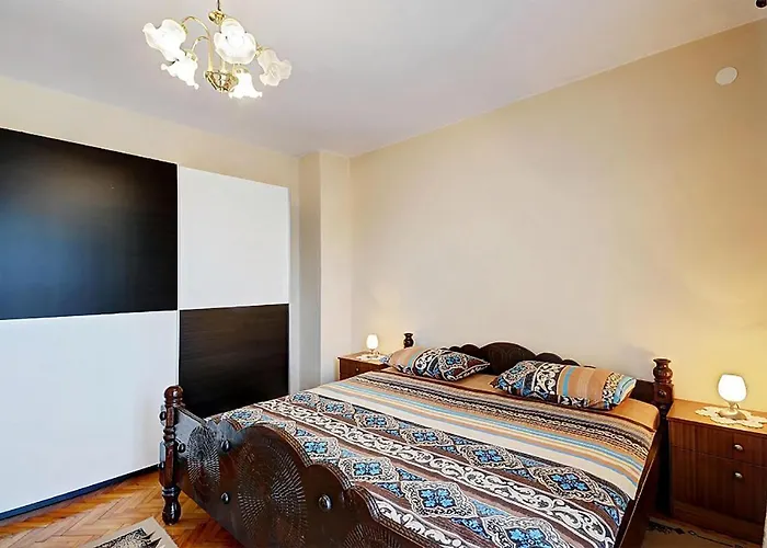 Apartment In With Kitchen *