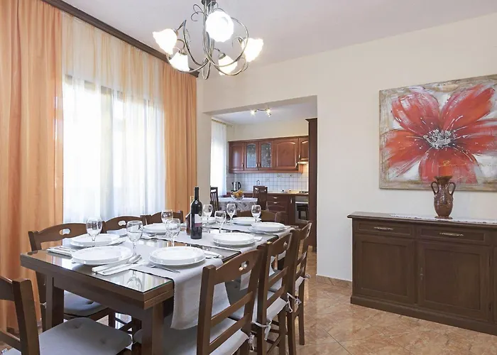 In With Kitchen Apartment Pula