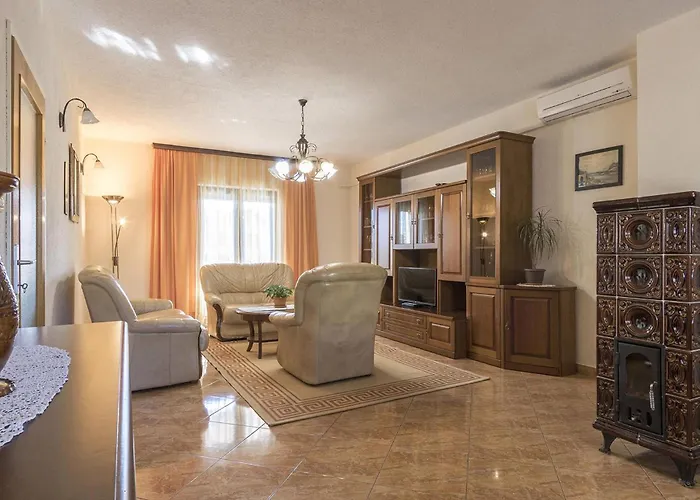 Apartment In With Kitchen Pula