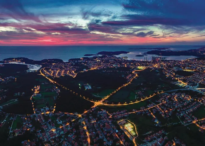 In With Kitchen Apartment Pula