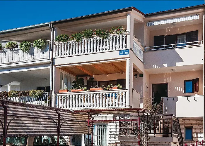 Apartment In With Kitchen Pula