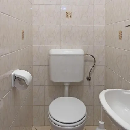 Apartment In With Kitchen *